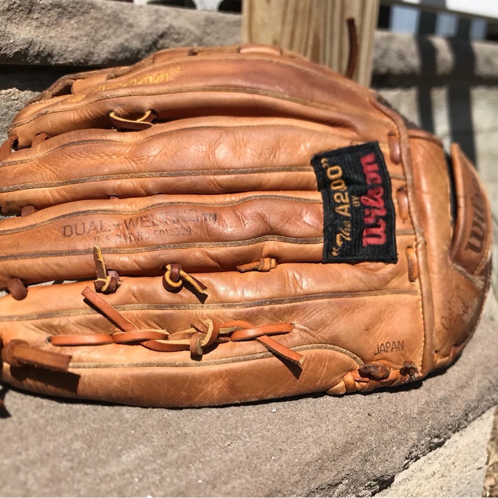 WILSON A2000 SOFTBALL BASEBALL GLOVE. JAPAN MFG. R-throw. - Picture 5 of 16